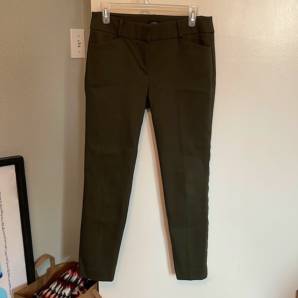 Barely worn, dark green LOFT size 2 Julie Skinny work pants